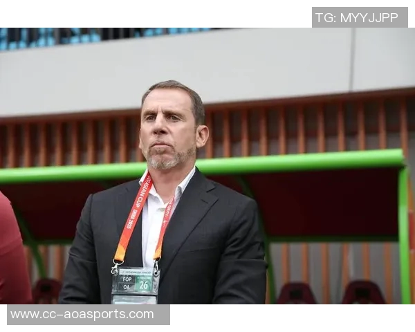 塞尔维亚教练团队深入绿军学习提升球员服务与教练协作效率