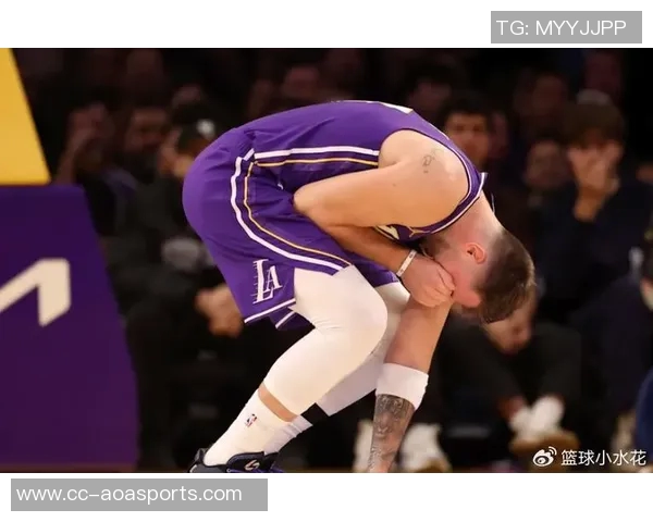 东契奇背打博格丹遭遇撞击疑似小腿受伤引发关注