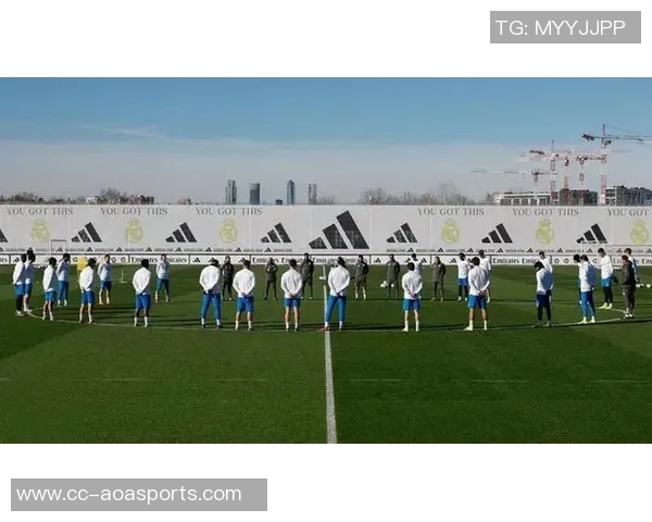 皇马官方深切哀悼瓦伦女足B队教练费尔南多马丁及其三名子女不幸离世 皇马官方深切哀悼瓦伦女足B队教练费尔南多马丁及其三名子女不幸离世