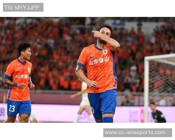 泰山外援瓦科社交媒体晒庆祝照喜迎开门红三分到手展现球队团结精神 泰山外援瓦科社交媒体晒庆祝照喜迎开门红三分到手展现球队团结精神